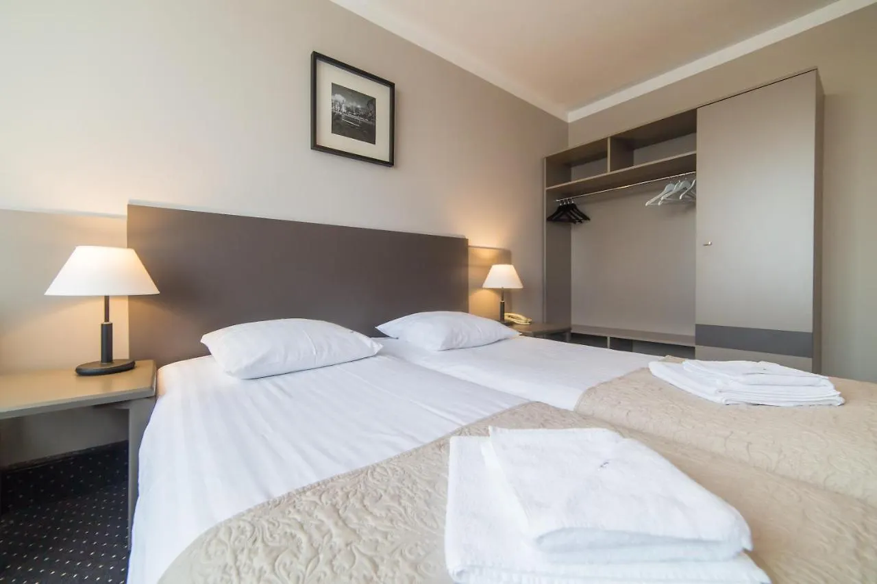 Hotel New Skanpol Kolobrzeg 3*,